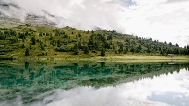 Umivanje z vodo – kako Geberit AquaClean pomaga varčevati z vodo