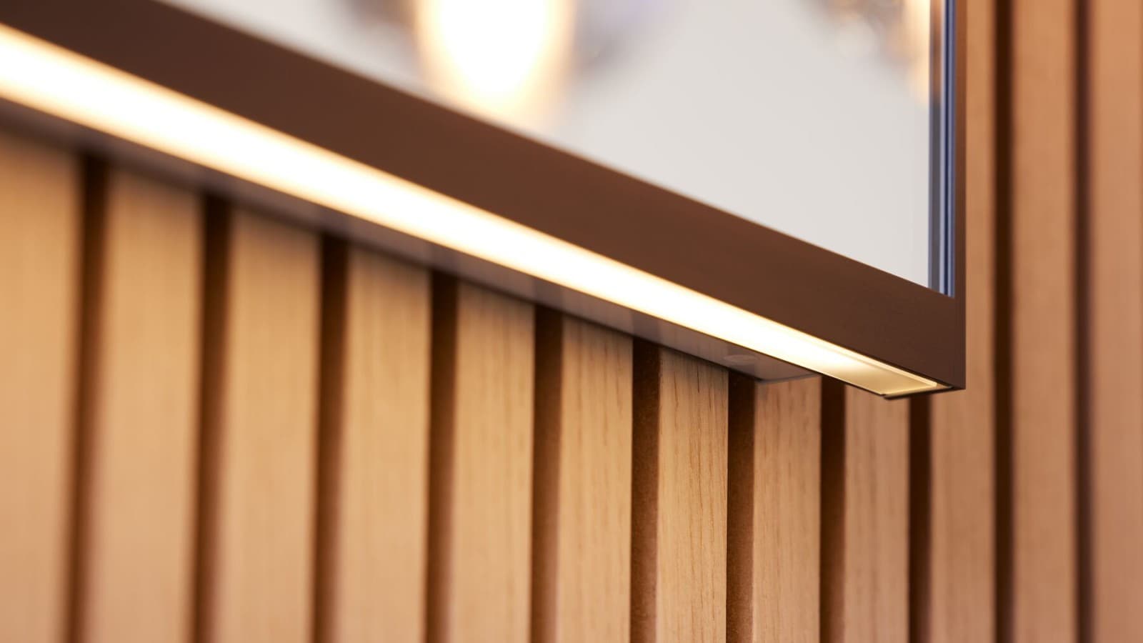Geberit Option Plus Square 135 cm v črni mat barvi z indirektnim svetlobnim trakom (© Geberit)vvvvvvvvvv Geberit Option Plus Square 135 cm v črni mat barvi z indirektnim svetlobnim trakom (© Geberit)vvvvvvvvvv