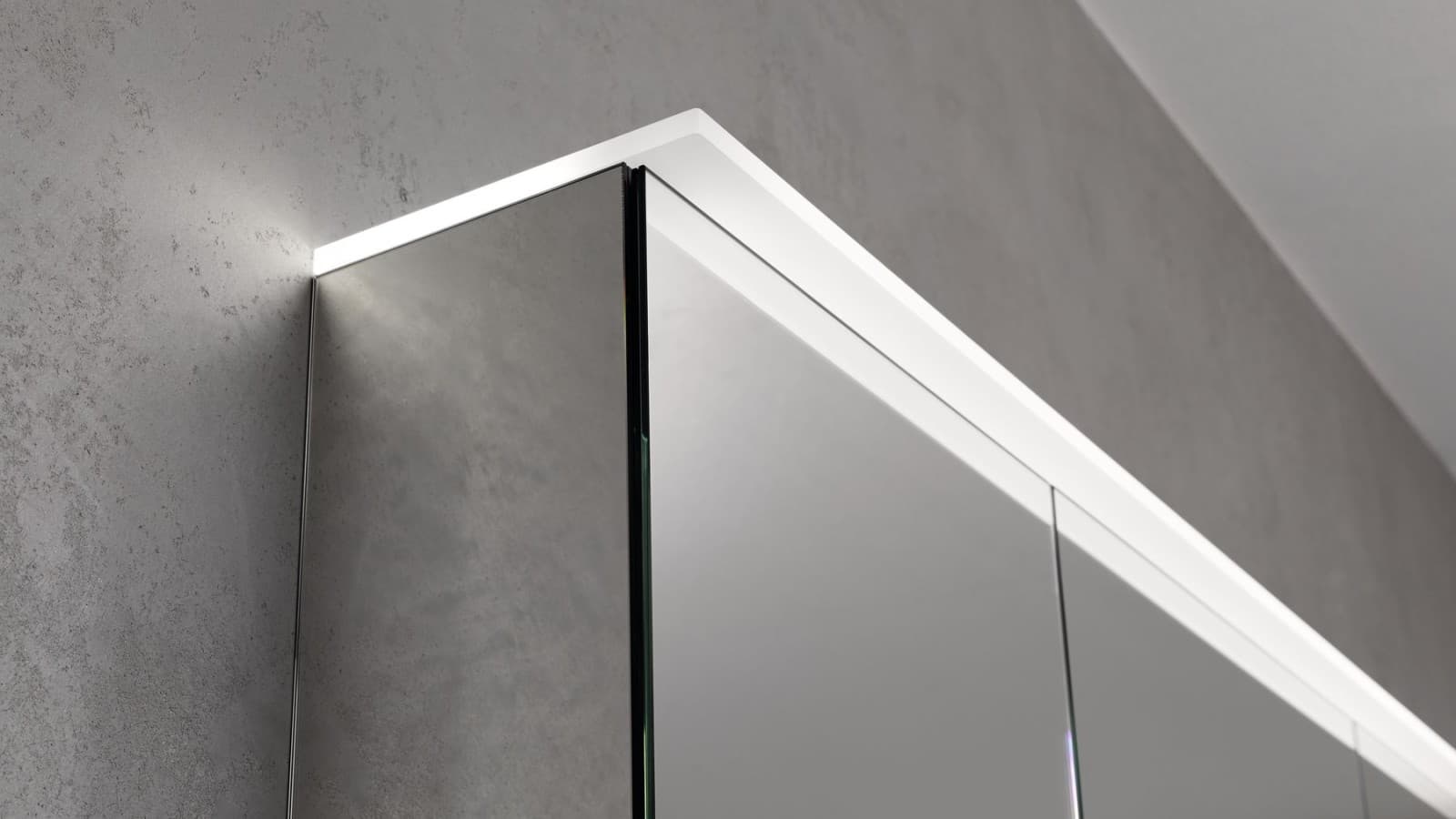 Option Plus omarica z ogledalom (© Geberit) Option Plus omarica z ogledalom (© Geberit)