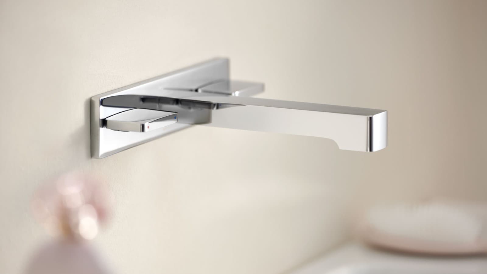 Geberit ONE stenska armatura kvadratne oblike Geberit ONE stenska armatura kvadratne oblike