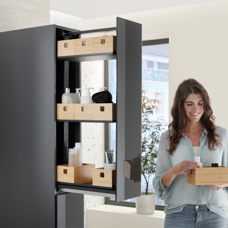 Visoka omara iz lava stekla Visoka omara iz lava stekla