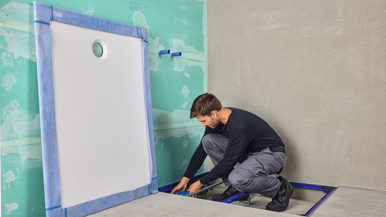 Geberit CleanFloor30 in tovarniško pripravljenim vgradnim okvirjem Geberit Duofix je vgradnja hitra in učinkovita. Geberit CleanFloor30 in tovarniško pripravljenim vgradnim okvirjem Geberit Duofix je vgradnja hitra in učinkovita.