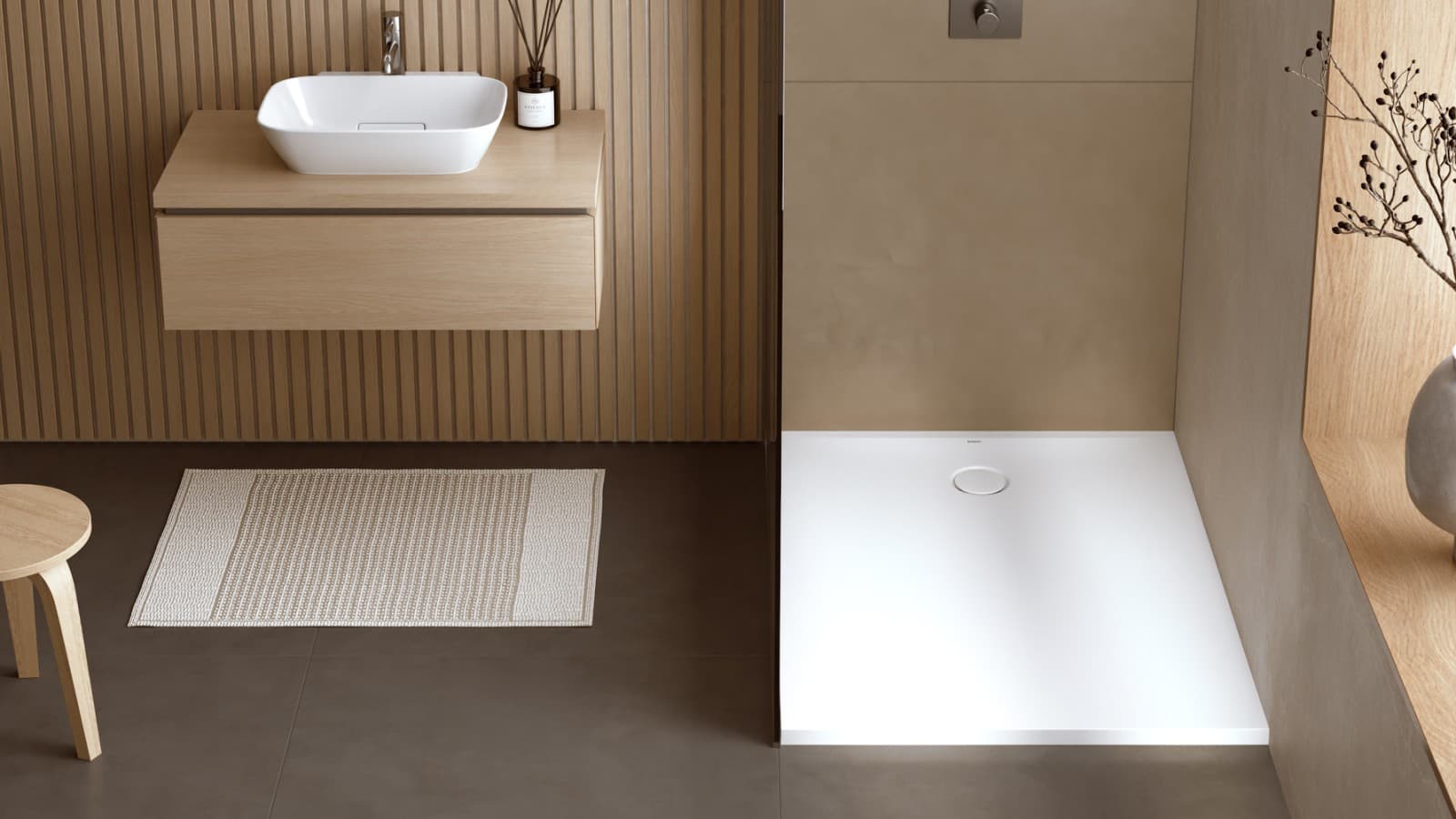 Kopalnica Geberit s tuš površino CleanFloor30 za nadometno vgradnjo Kopalnica Geberit s tuš površino CleanFloor30 za nadometno vgradnjo