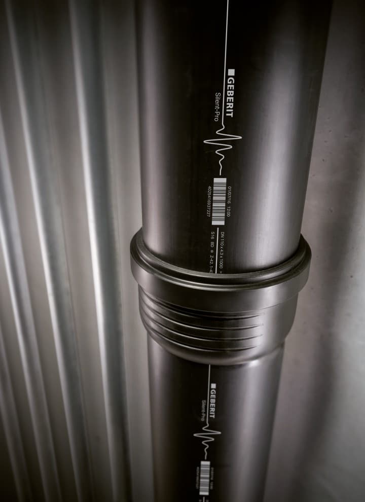 Geberit Silent-Pro – visoko zvočno izolativen sistem za odvodnjavanje z veliko lastno težo Geberit Silent-Pro – visoko zvočno izolativen sistem za odvodnjavanje z veliko lastno težo