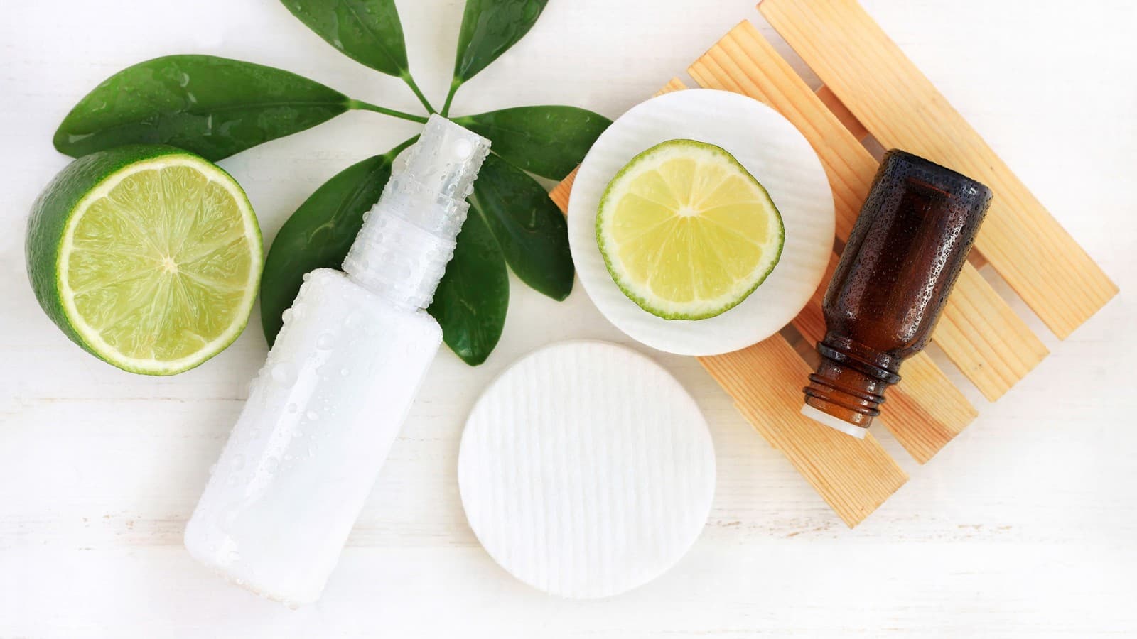 Različna gospodinjska sredstva za svež zrak Različna gospodinjska sredstva za svež zrak