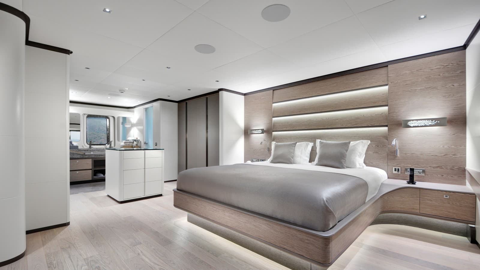 Pogled v notranjost jadrnice (© ADA Yachting) Pogled v notranjost jadrnice (© ADA Yachting)