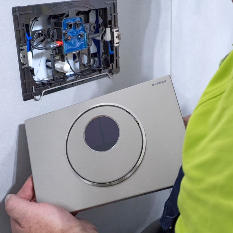 Namestitev aktivirne tipke Geberit Sigma10 Namestitev aktivirne tipke Geberit Sigma10