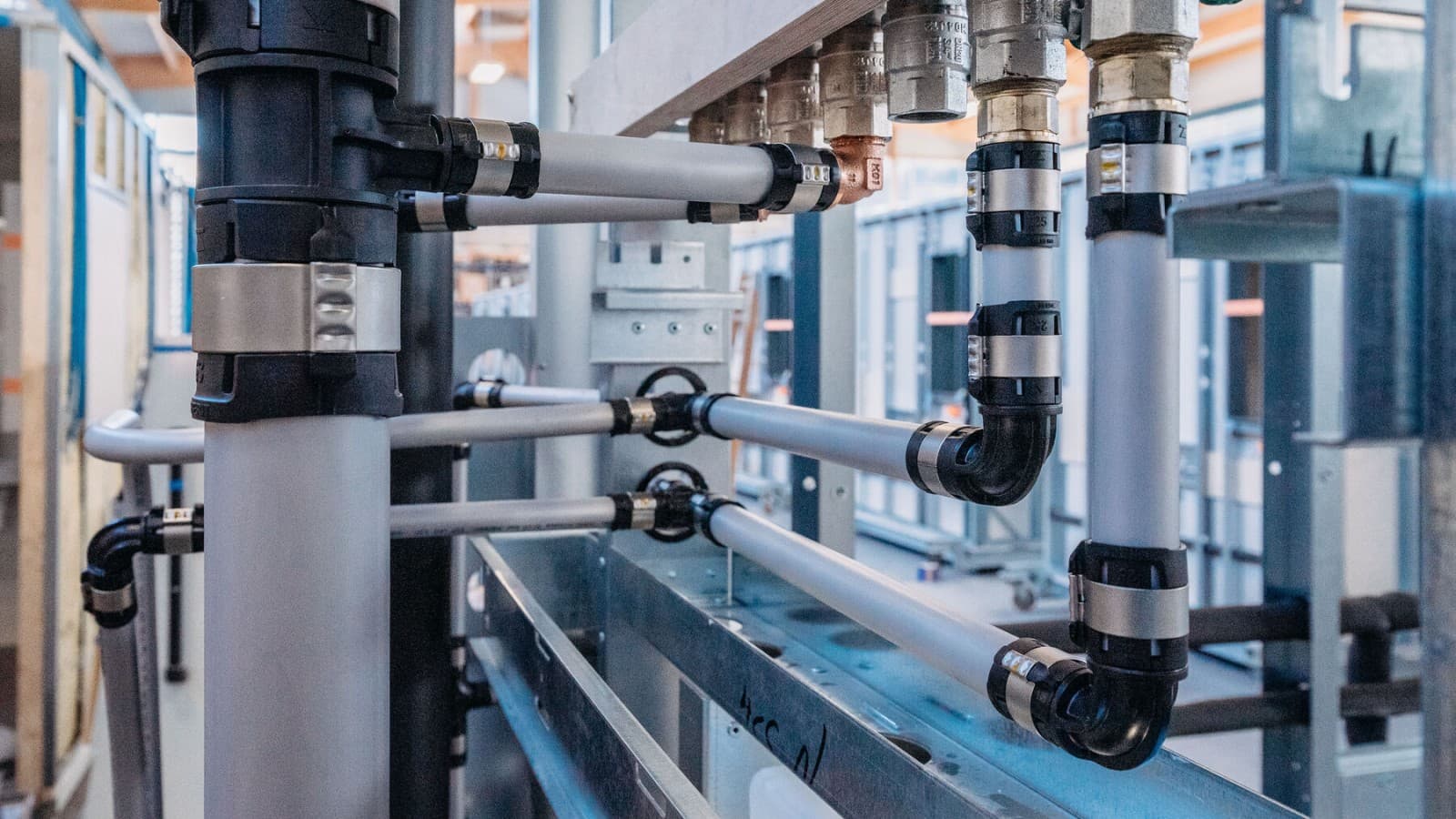 Indikator stiskanja odpade med stiskanjem, tako da so stisnjene povezave jasno vidne Indikator stiskanja odpade med stiskanjem, tako da so stisnjene povezave jasno vidne