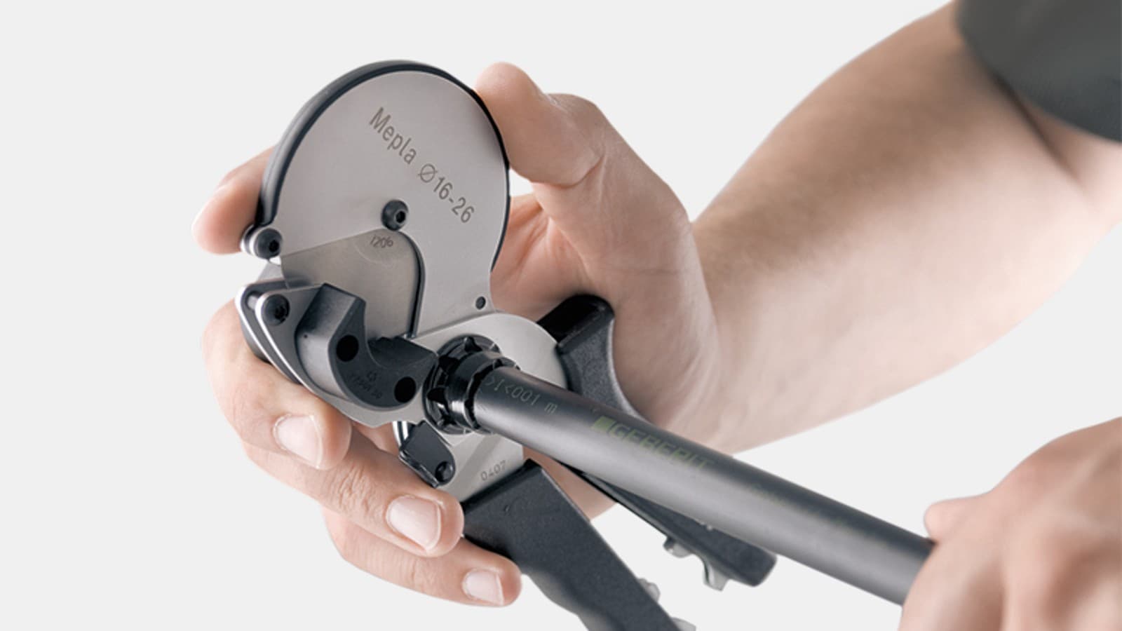 Rezanje cevi na dolžino in obdelava z enim orodjem Rezanje cevi na dolžino in obdelava z enim orodjem