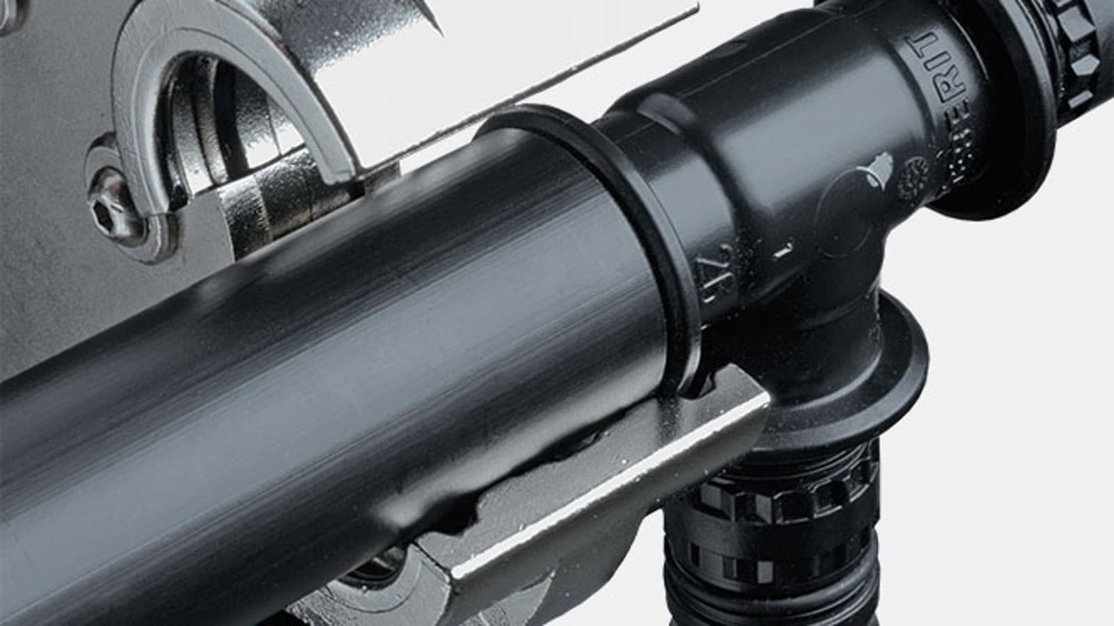 Vodnik za stiskalne čeljusti preprečuje nepravilno pozicioniranje z Geberit Mepla Vodnik za stiskalne čeljusti preprečuje nepravilno pozicioniranje z Geberit Mepla