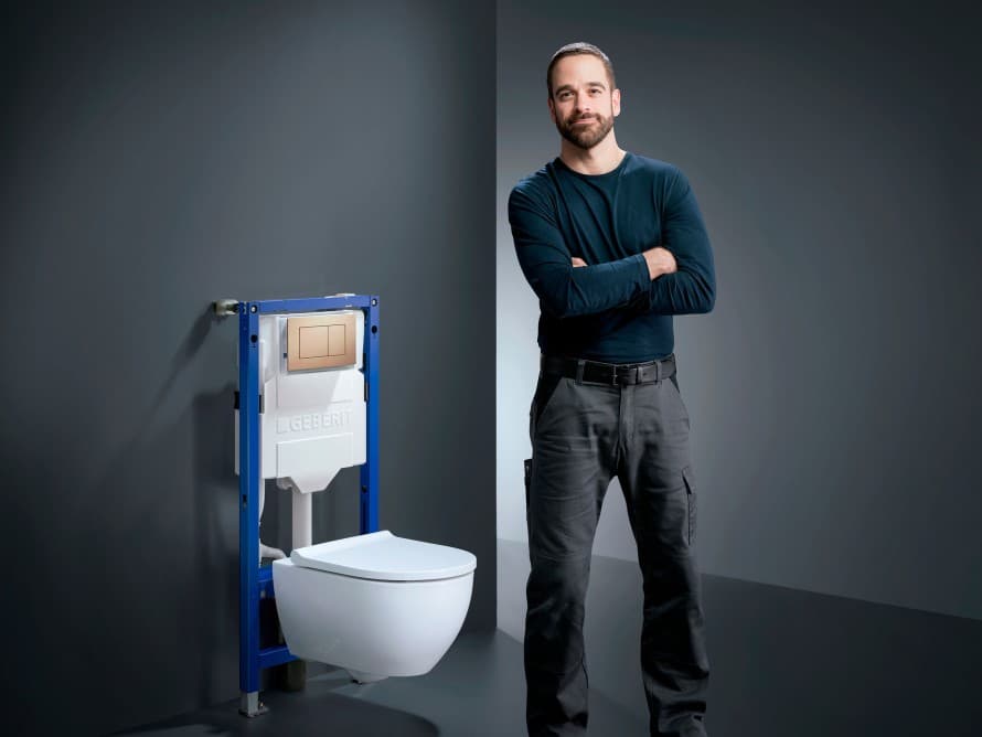 Ustvarjanje odgovoraVodovodar ob Geberit WC sistemu.